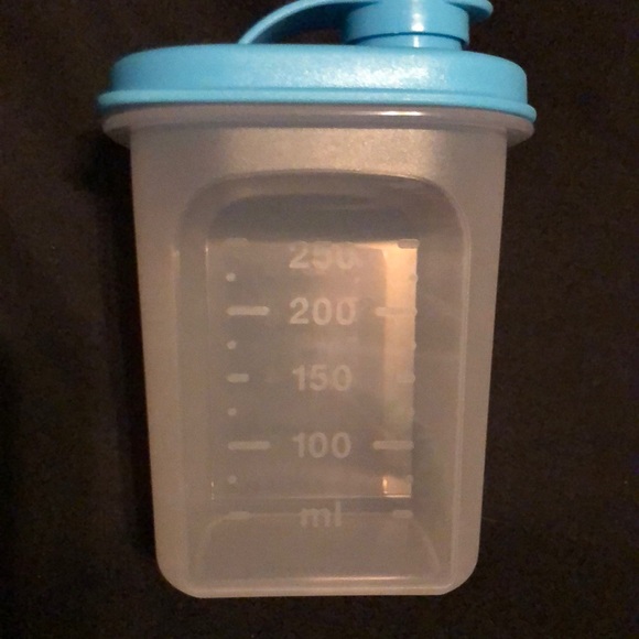 Tupperware Mini pitcher - Picture 3 of 7